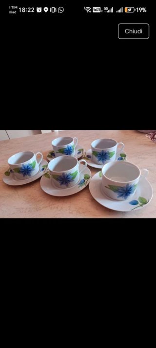Set di 5 tazze da latte con piattini