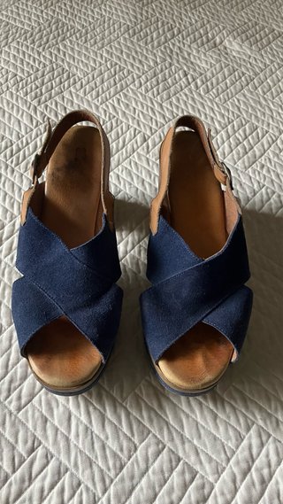 Sandalias de mujer azul y marrón
