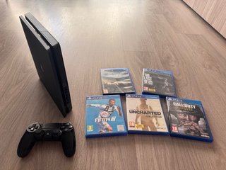 PS4 (PlayStation 4) Slim 1TB con 5 juegos