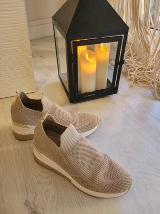 Zapatillas XTI efecto calcetín beige