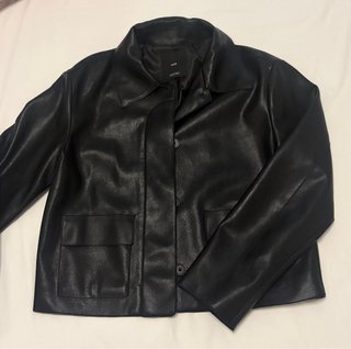 Chaqueta Efecto Piel Mango Negra