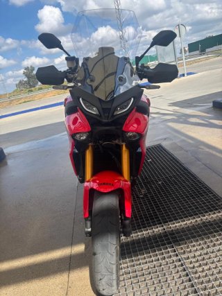 Yamaha Tracer 9 GT Roja