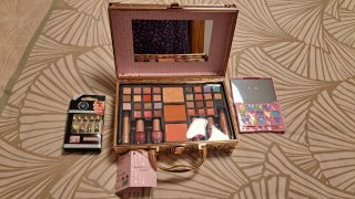 Maletín Maquillaje, paleta con Sombras y Uñas