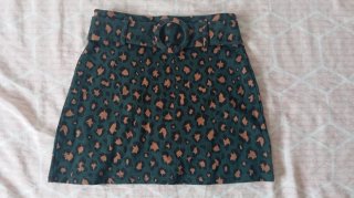 Falda mini verde con estampado animal