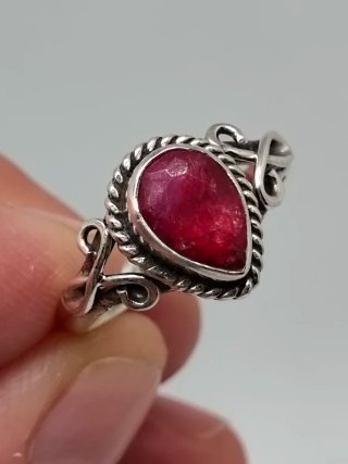 Anillo de Plata de Ley 925 y Rubí