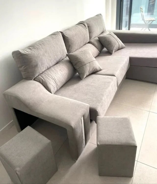 Sofá novo disponível em cinza escuro e bege