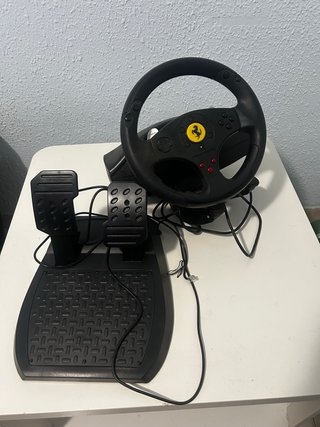 Volante Thrustmaster Ferrari con Pedales