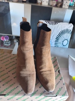 Botines de ante color camel Zara