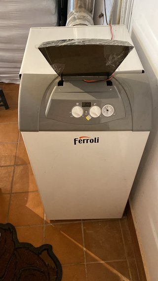 Caldera de Gasoil Ferroli Silent Eco 30 + dep700l
