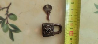 Candado pequeño con llave