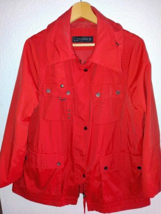 Chubasquero Rojo Zara Talla L