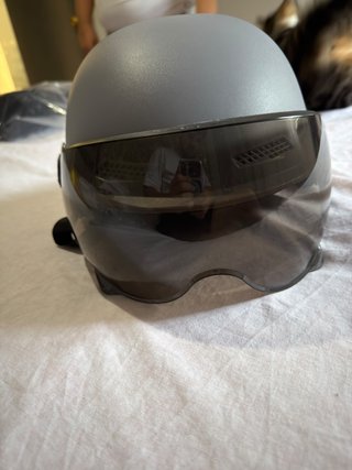 Casco con Visera Oscura