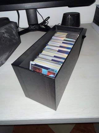Caja con Cartas Pokémon
