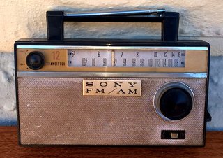 RADIO A TRANSISTOR SONY mod: TFM121