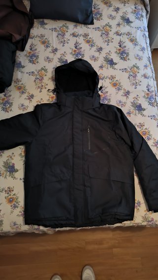 Abrigo Impermeable Negro con Capucha