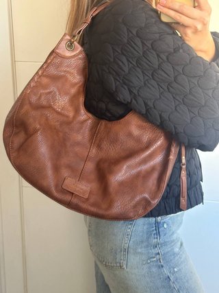 Bolso de hombro marrón