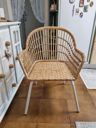 Silla de Rattan con Patas Blancas