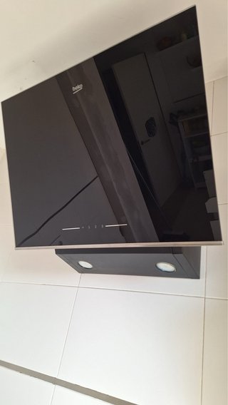 Campana extractora Beko negra