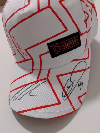 Gorra Peugeot Firmada Nick Cassidy y Loïc Duval