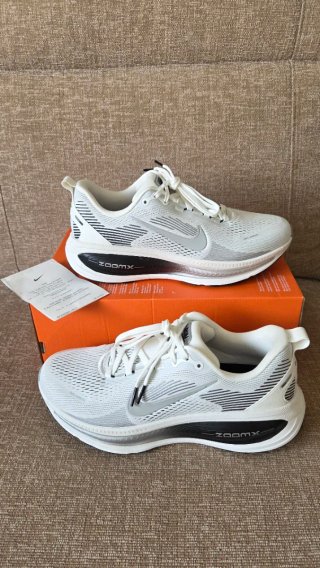Nike Vomero 18 . T44