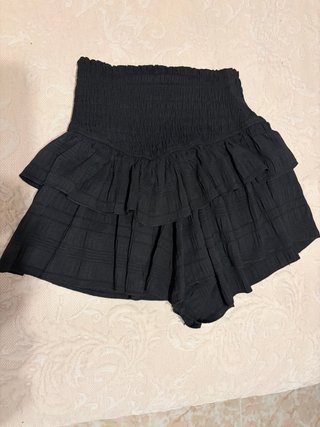 Falda negra con volantes