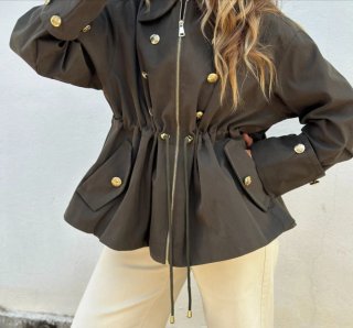 Chaqueta Gabardina con Botones Dorados