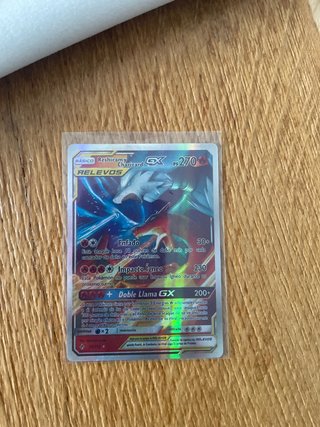 Carta Pokémon Reshiram y Charizard GX