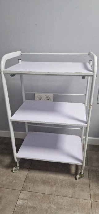 Carrito de Estética Blanco con 3 estantes y ruedas