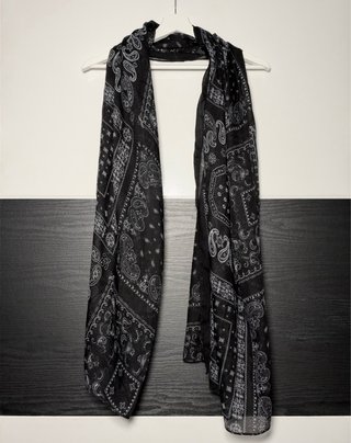 Pañuelo Estampado Paisley Negro y Blanco