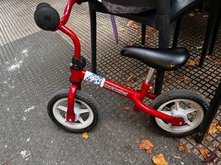 Bicicleta de equilibrio Chicco roja