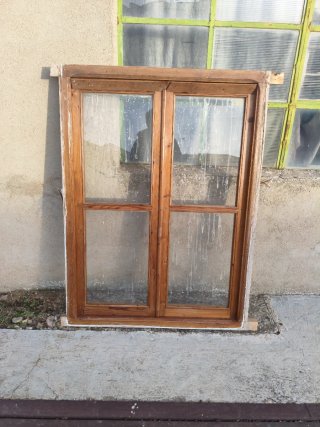 Ventana de Madera Rústica