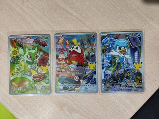 Trío de cartas Pokémon Paldea