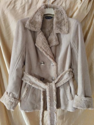 Chaqueta de ante forrada,  con cinturón a juego