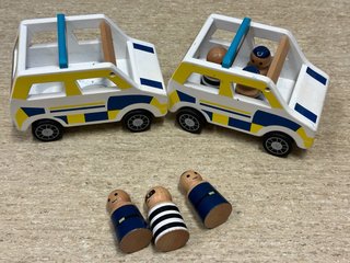 Set de 2 Coches de Policía de Madera