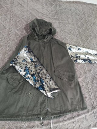 Chaqueta Verde ,con Mangas de Lentejuelas