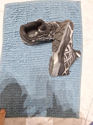 Zapatillas Asics Negras y Grises