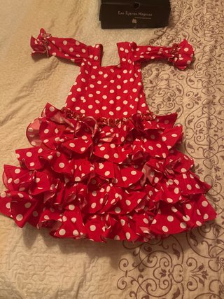 Vestido de flamenca rojo con lunares blancos