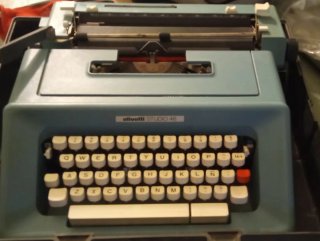 Máquina de escribir Olivetti Studio 46