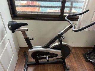 Bicicleta de Spinning TENTABLE SP 100