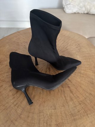 Botines tipo calcetín negros