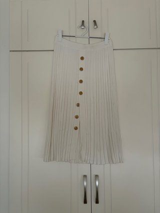 Falda Blanca de Algodón con Botones. M. Elástica