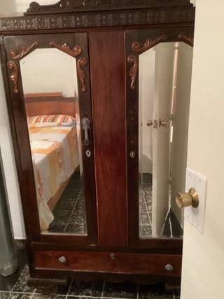 Armario Antiguo de Madera