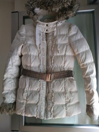 Chaqueta acolchada blanca con capucha
