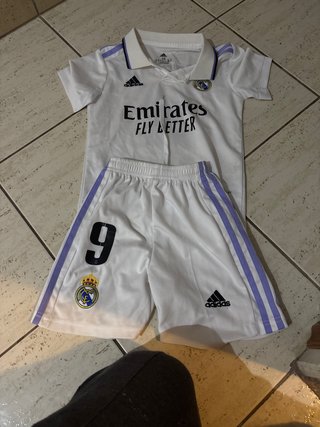 Equipación Real Madrid Adidas talla dos años