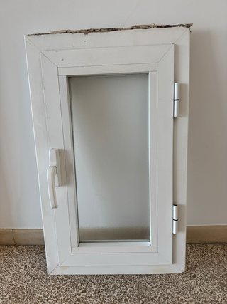 Ventana de Aluminio Blanca Pequeña cristal mate