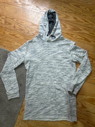 Sudadera con capucha gris