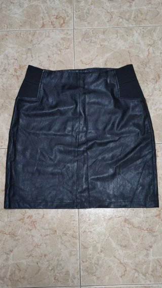 Falda Tubo Piel Sintética Negra Pieces Talla M