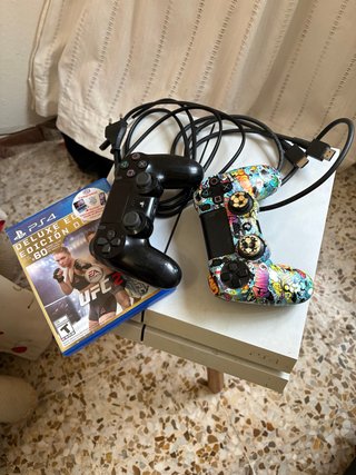 PS4 (PlayStation 4) con 2 Mandos y juegos
