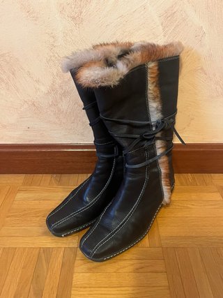 Botas altas negras con detalle de pelo