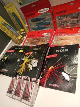 LOTE VINILOS, PECES, SPINNER LIQUIDACIÓN TIENDA